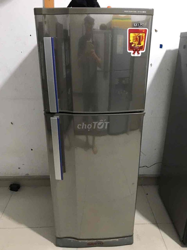 tủ lạnh Sanyo 200l nguyên zin. Mua bán Tủ lạnh tại Quận 12 Tp Hồ Chí Minh được đăng bởi huỳnh kiệt hình 1