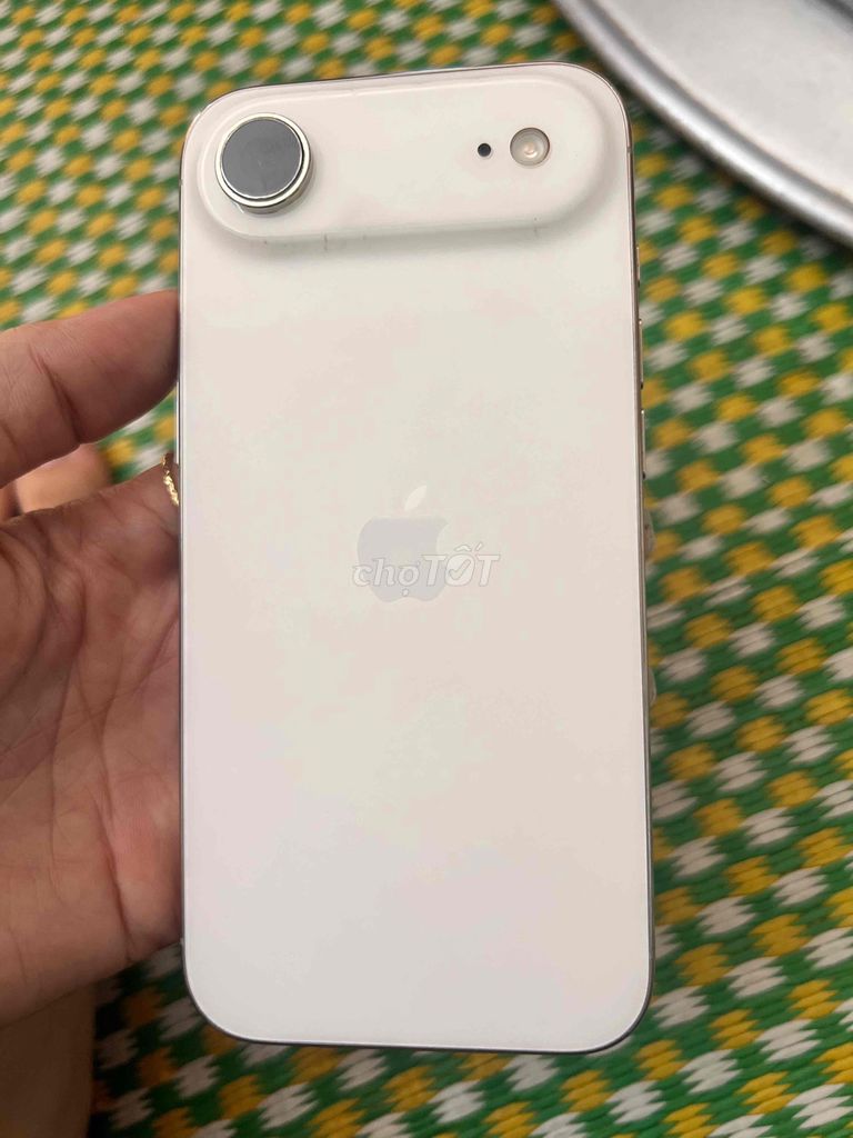 Apple iPhone 17 Air Trắng Đã sử dụng. Mua bán Điện thoại tại Quận Liên Chiểu Đà Nẵng được đăng bởi Thảo hình 1