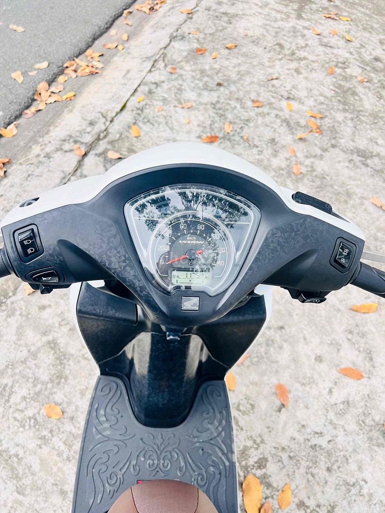 Honda Vision màu Trắng. Mua bán Xe máy tại Thị xã Bến Cát Bình Dương được đăng bởi xe máy trả góp tín nghĩa  hình 10