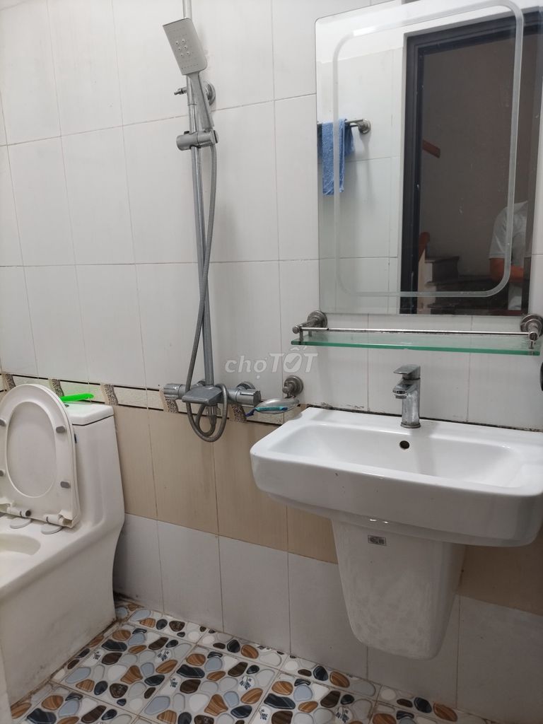 Cho thuê nguyên nhà ngõ 387 vũ tông phan