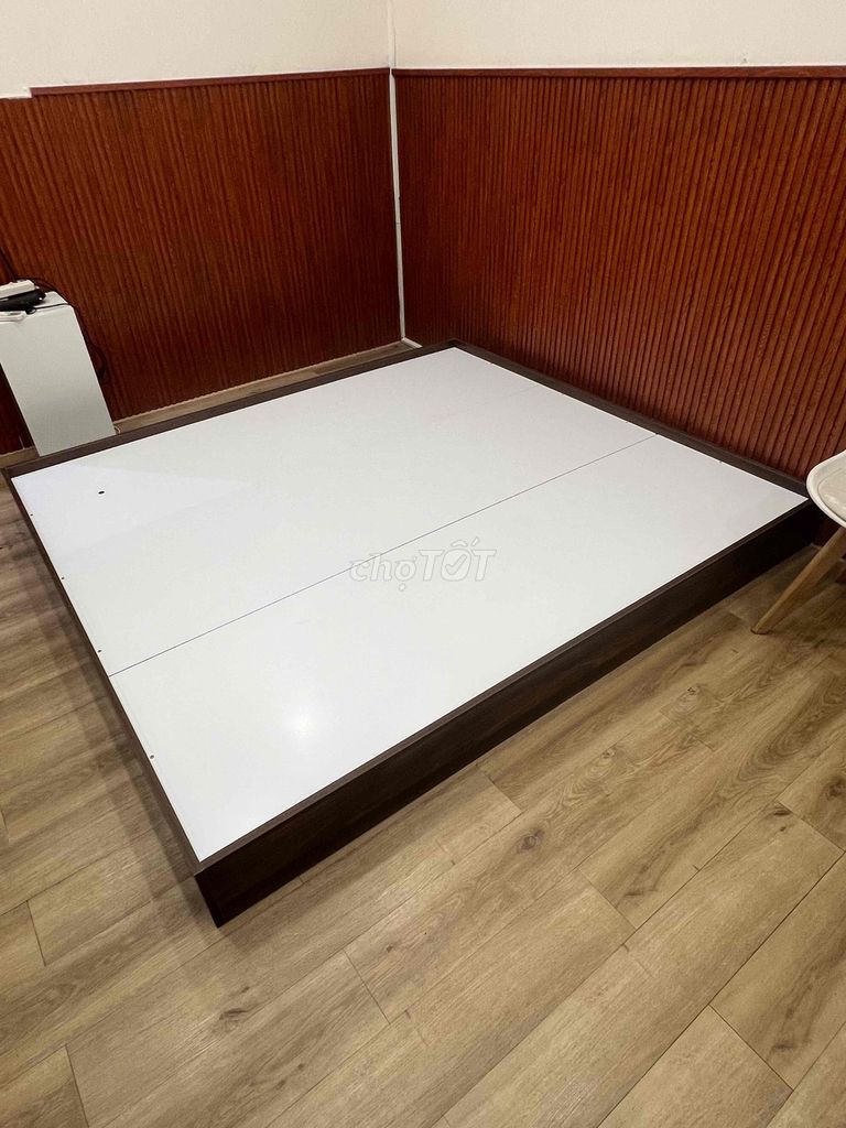 Giường ngủ Gỗ MDF Nâu 1m8 x 2m. Mua bán Giường, chăn ga gối nệm tại Quận 3 Tp Hồ Chí Minh được đăng bởi Nguyễn Thủy Trúc hình 1