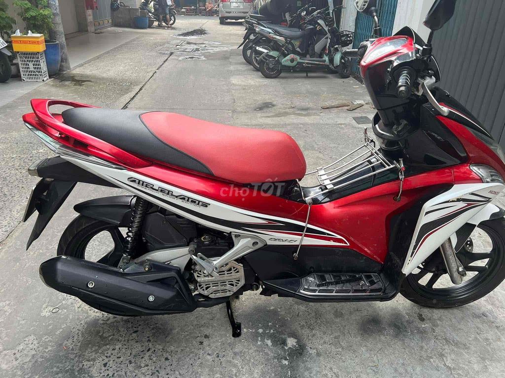 Honda airblade trắng đỏ chính chủ bstp