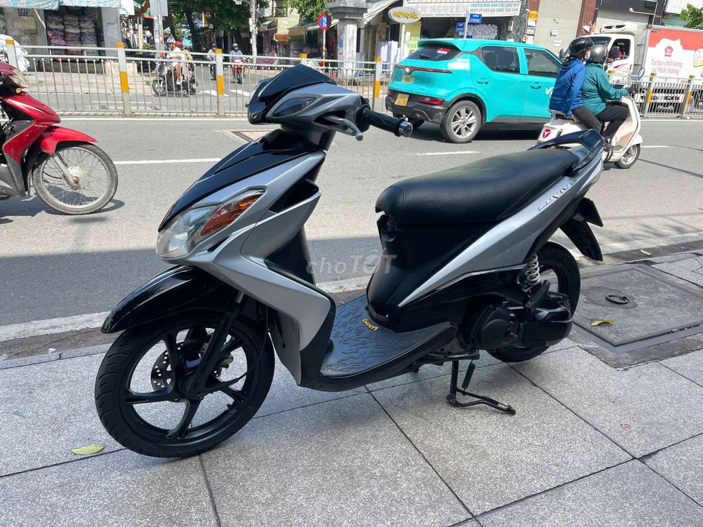 Yamaha Luvias 2013 серебристый и черный