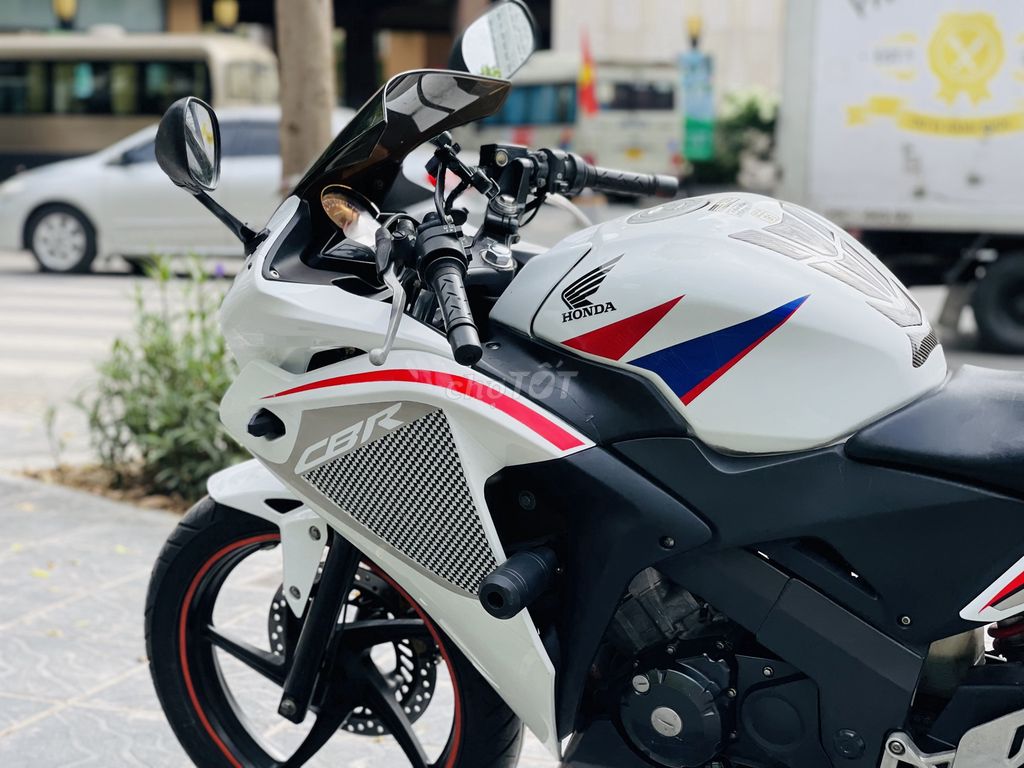Honda CBR 150 Trắng Nhập Thái 2018 Biển 29. Mua bán Xe máy tại Quận Nam Từ Liêm Hà Nội được đăng bởi TÙNG LÂM hình 3