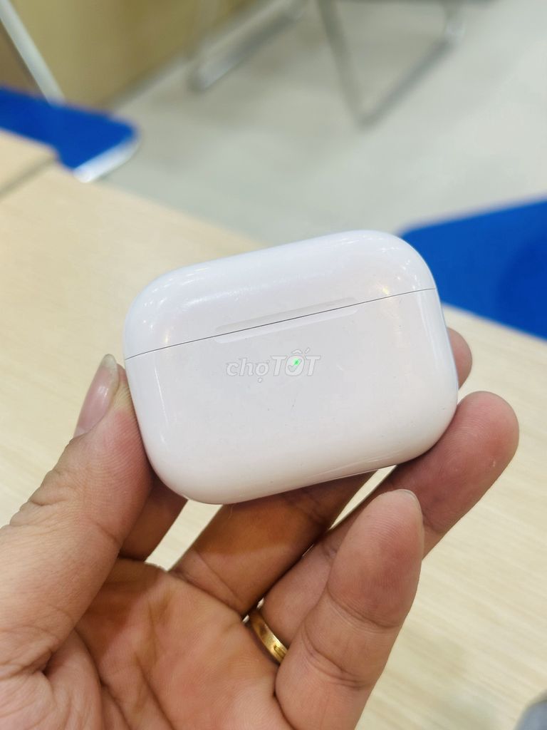 AIRPODS PRO 2  TYPE C MỚI CHÍNH HÃNG FPT SHOP