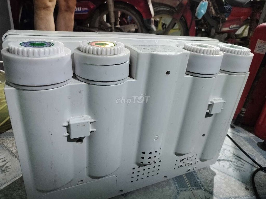 Bán máy lọc nước treo tường như hình trên.