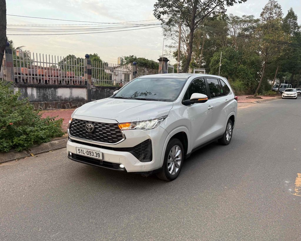Toyota Innova Cross 2024 2.0V Trắng. Mua bán Ô tô tại Quận 12 Tp Hồ Chí Minh được đăng bởi Văn Bình hình 3