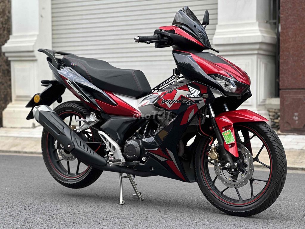 Хонда Виннер X V2 2021, красная, черная, 3800 км