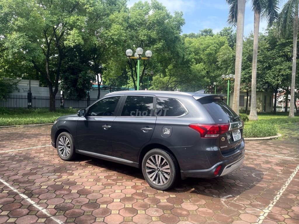 Mitsubishi Outlander 2.0 CVT 2023 Серый