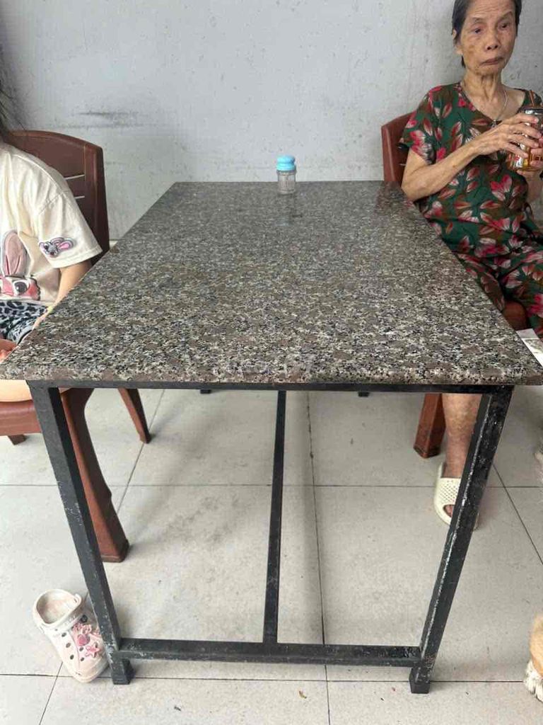Bàn ăn Đá granit, Kim loại Nâu, Đen. Mua bán Bàn ghế tại Quận Đống Đa Hà Nội được đăng bởi Tony Hùng vlog hình 1