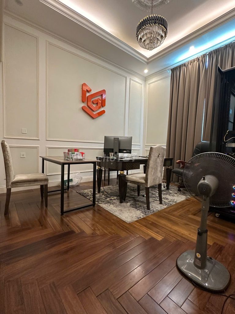 Пентхаус в The Manor для проживания и офиса