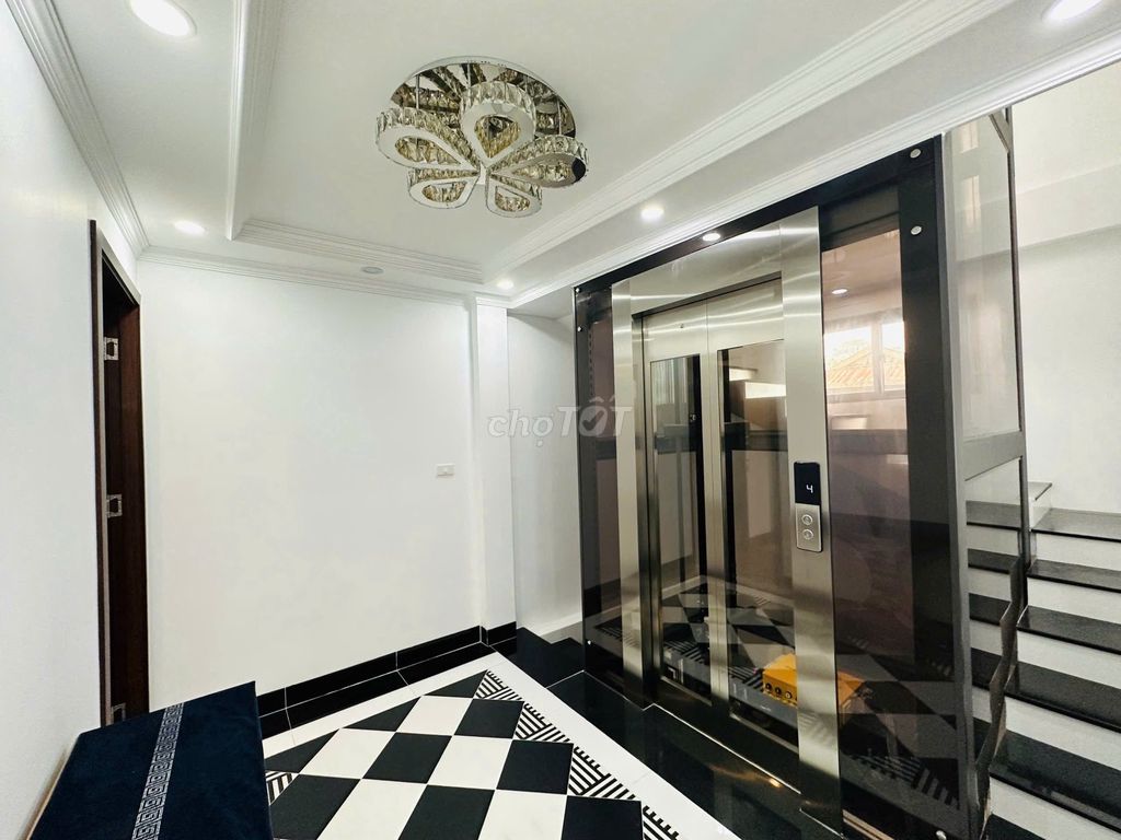 Дом в Нгок Кхань, Ба Динь, лифт, широкий фасад, 52м²х6эт, 3 спальни