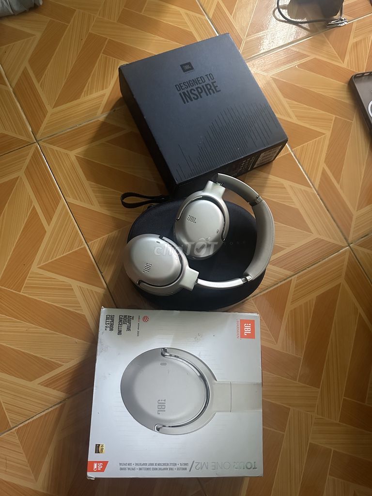 Tai nghe JBL Tour One M2 Bạc Chống ồn. Mua bán Tivi, Âm thanh tại Thành phố Buôn Ma Thuột Đắk Lắk được đăng bởi Lê Hoàng Anh hình 1
