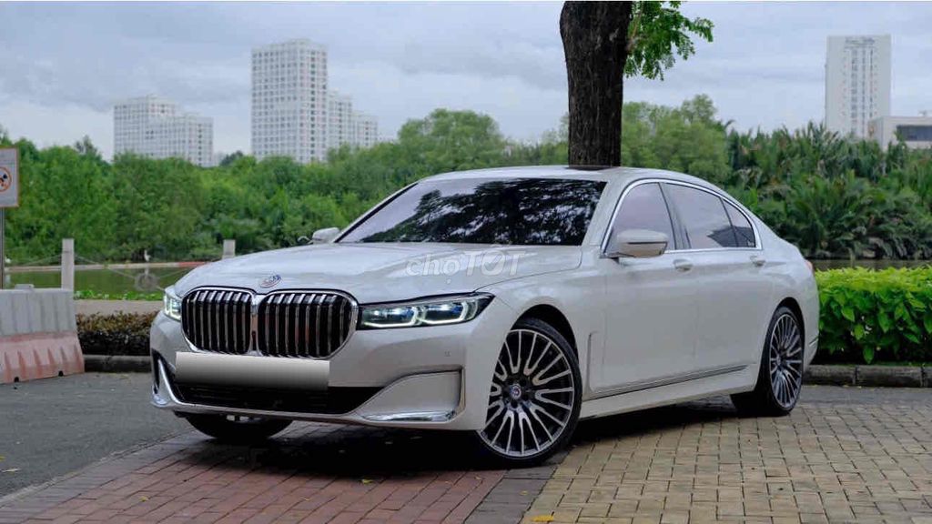 BMW 740i PE 2020 Trắng 20.000 km. Mua bán Ô tô tại Quận 7 Tp Hồ Chí Minh được đăng bởi Hoàng Trung hình 3
