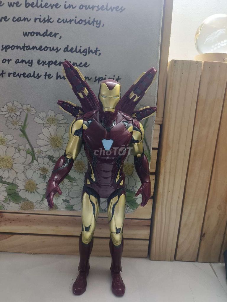 Mô hình Iron Man FAHASA Đỏ Vàng