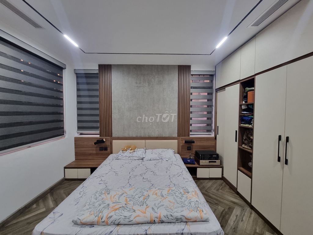 Bán biệt thự 208m² 4T lô góc KĐT Dương Nội thang máy nội thất cao cấp