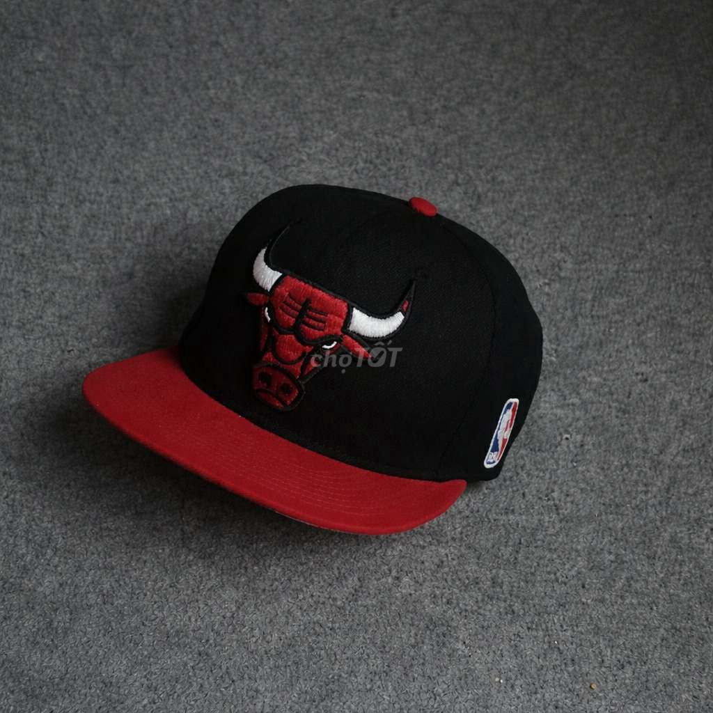 Mũ Snapback NBA Chicago Bulls Đen. Mua bán Phụ kiện thời trang khác tại Quận Ngũ Hành Sơn Đà Nẵng được đăng bởi TẠP Hóa Đồ cũ hình 1
