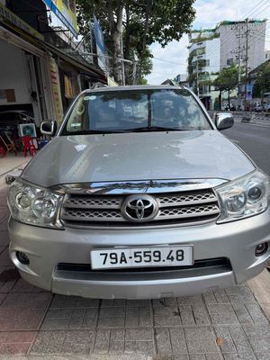 Toyota Fortuner 7 chỗ Số tự động Xăng Bạc