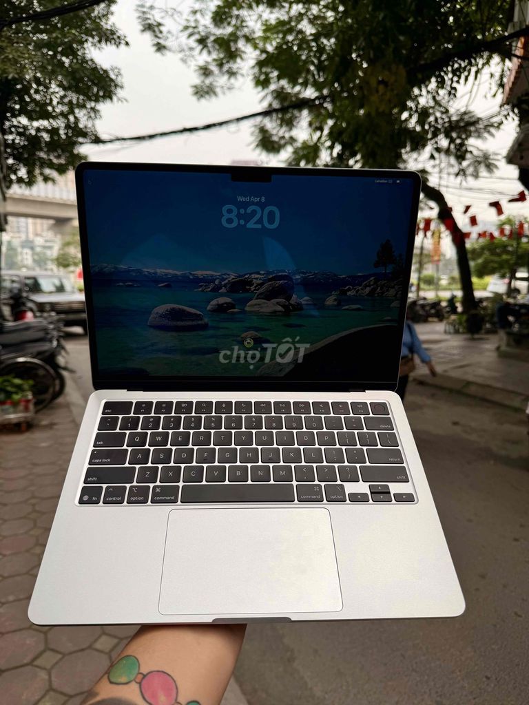 Apple Macbook Air M4 16GB/512GB Bạc. Mua bán Laptop tại Quận Đống Đa Hà Nội được đăng bởi  HT Mobie Trả góp nợ xáu bao duyệt hình 1