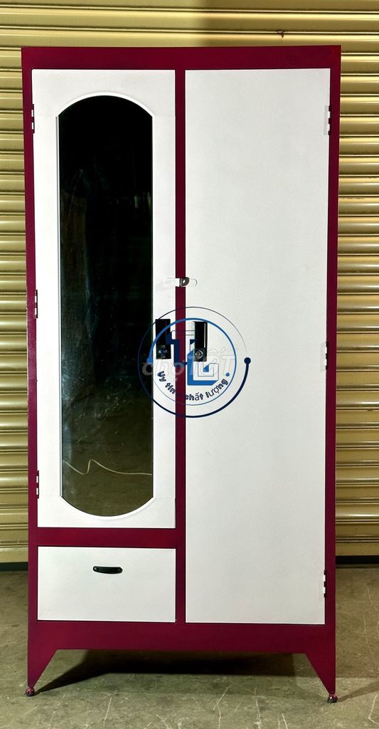 Tủ sắt 2 cánh Đỏ Trắng. Mua bán Tủ, kệ gia đình tại Quận 10 Tp Hồ Chí Minh được đăng bởi Nga NTTL hình 1