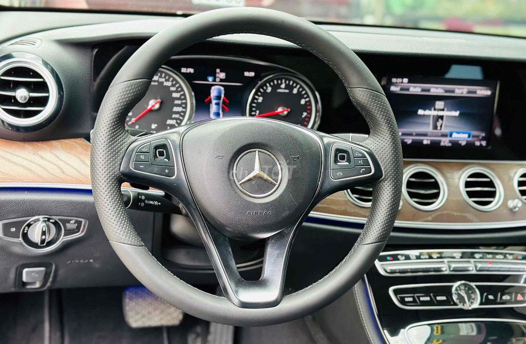 Mercedes Benz E200 Model 2017. Mua bán Ô tô tại Quận 8 Tp Hồ Chí Minh được đăng bởi Hồng Phúc hình 10