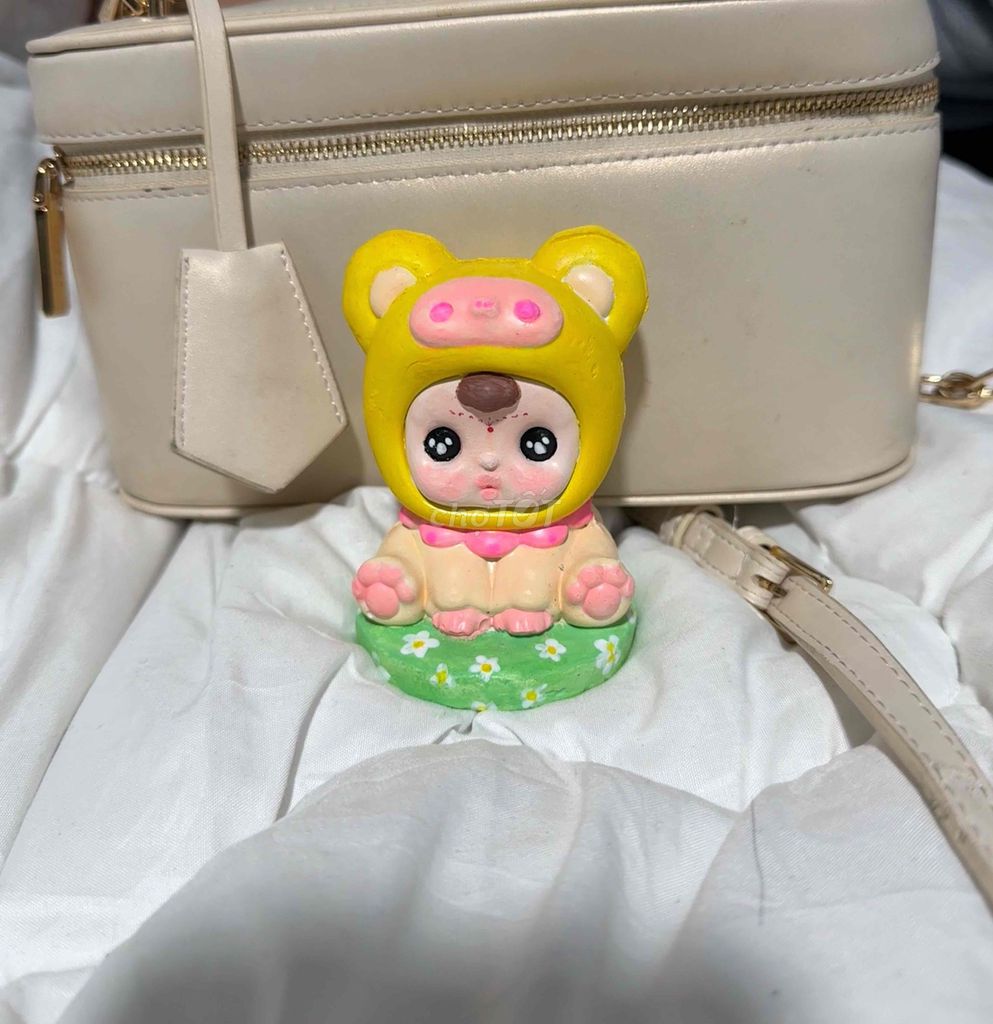 Tượng búp bê mũ vàng chân hồng cute. đã phủ bóng. Mua bán Đồ sưu tầm, đồ cổ tại Quận Thanh Xuân Hà Nội được đăng bởi Nguyễn Linh hình 1