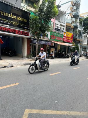 Аренда · 4 комн. · 80 м² · Quận 4, ул. Đường Vĩnh Hội