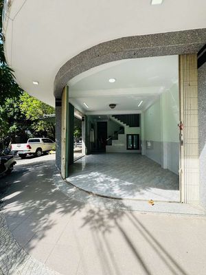 Аренда · 4 комн. · 100 м² · Quận Hải Châu, ул. Đường Núi Thành