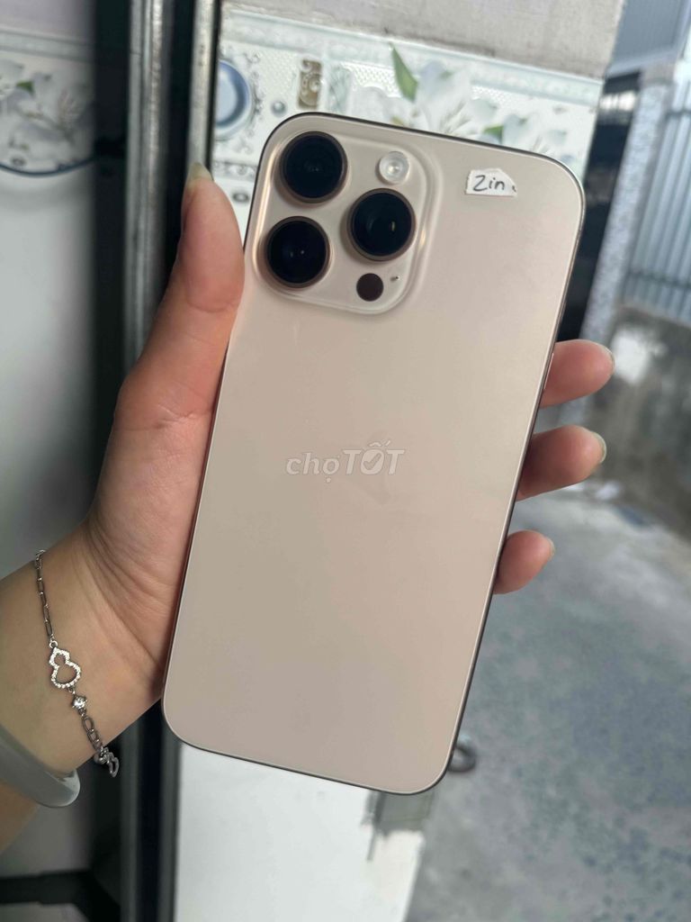 iPhone 16 Pro Max 256GB Vàng. Mua bán Điện thoại tại Thành phố Biên Hòa Đồng Nai được đăng bởi nguyễn lê store hình 1
