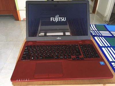 Laptop Fujitsu japan thanh lí cho học sinh xài tốt