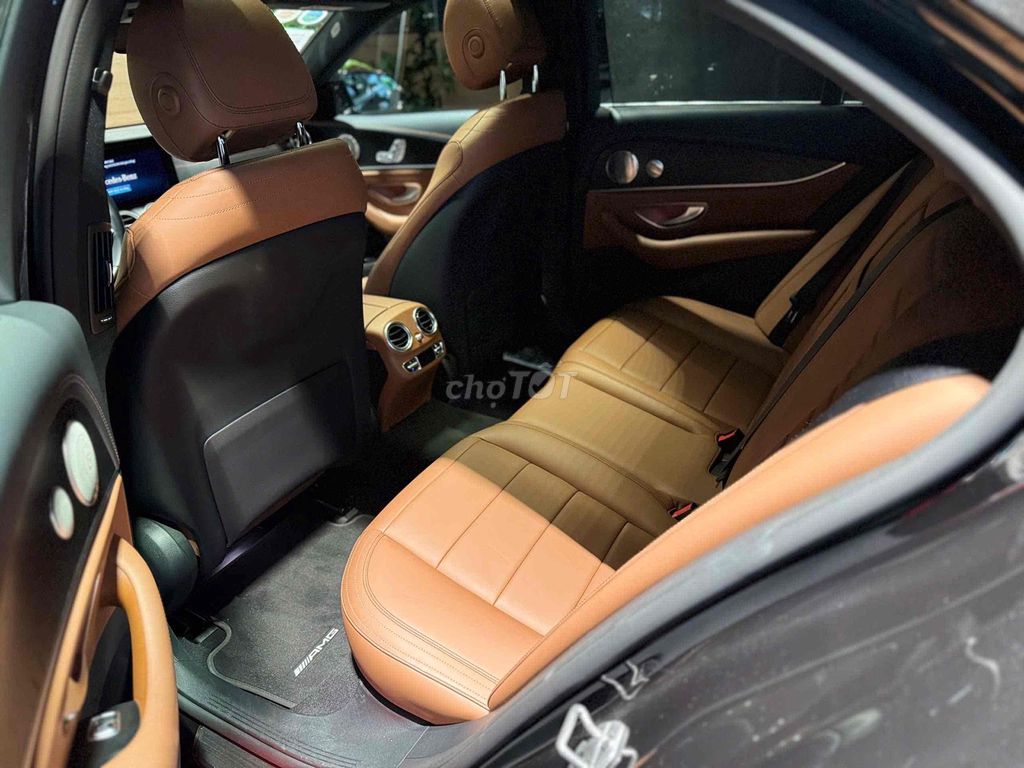 Mercedes-Benz E300 AMG V1 Siêu lướt chính hãng. Mua bán Ô tô tại Quận 1 Tp Hồ Chí Minh được đăng bởi Huy Huỳnh hình 4