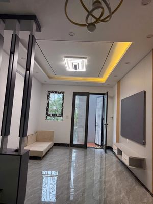 Nhà 5 tầng mới cứng tại Phường Thạch Bàn, Long Biên