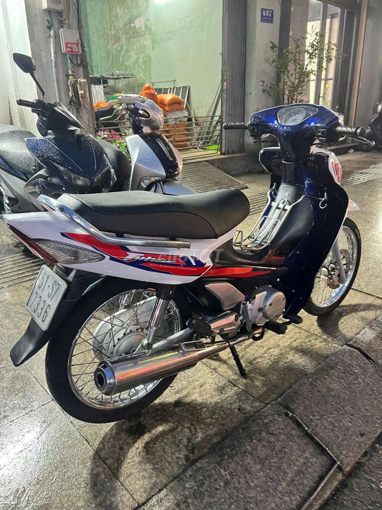Honda Future 2004 Белый, Синий, Красный Б/у