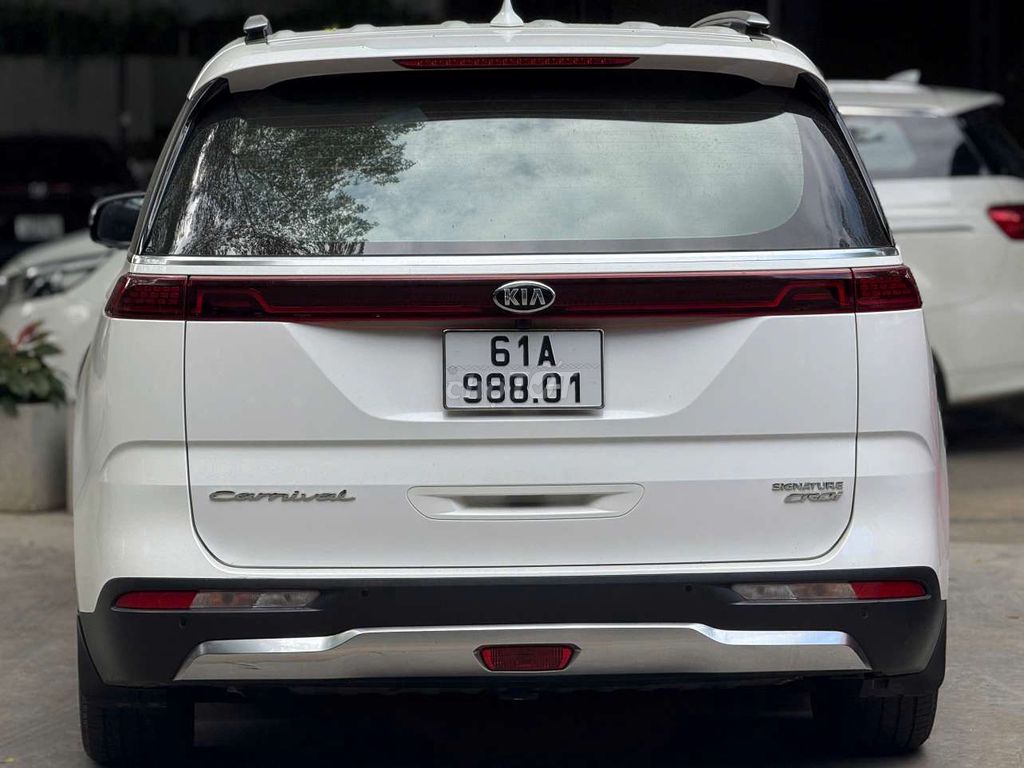 Kia Carnival 2022, bản Sig, xe quá mới.