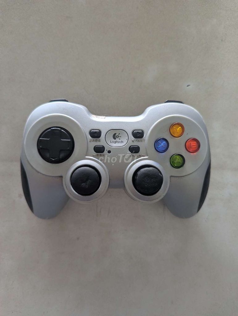 Tay cầm chơi game Logitech F710. Mua bán Thiết bị chơi game tại Thành phố Vĩnh Long Vĩnh Long được đăng bởi Huy Võ Quang hình 1