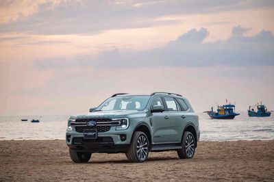 Ford Everest Platinum 2026, sẵn xe giá tốt