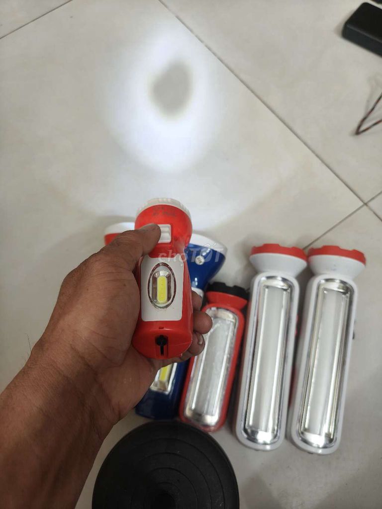 Đèn pin cầm tay Đỏ, Trắng, Xanh Nhỏ, Trung, Lớn. Mua bán Đèn tại Quận 8 Tp Hồ Chí Minh được đăng bởi cường  hình 1