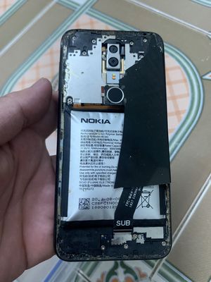 Xác Nokia 6.1 bị vỡ lưng , để lâu phồng pin