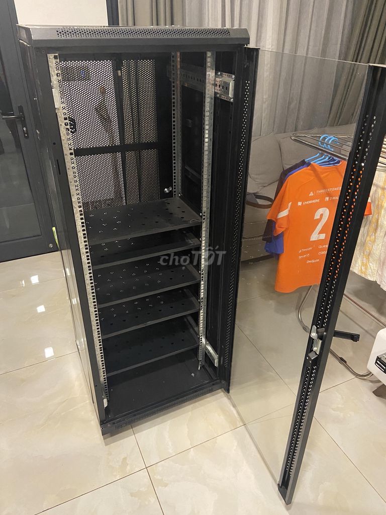 Tủ rack cho hệ thống máy chủ