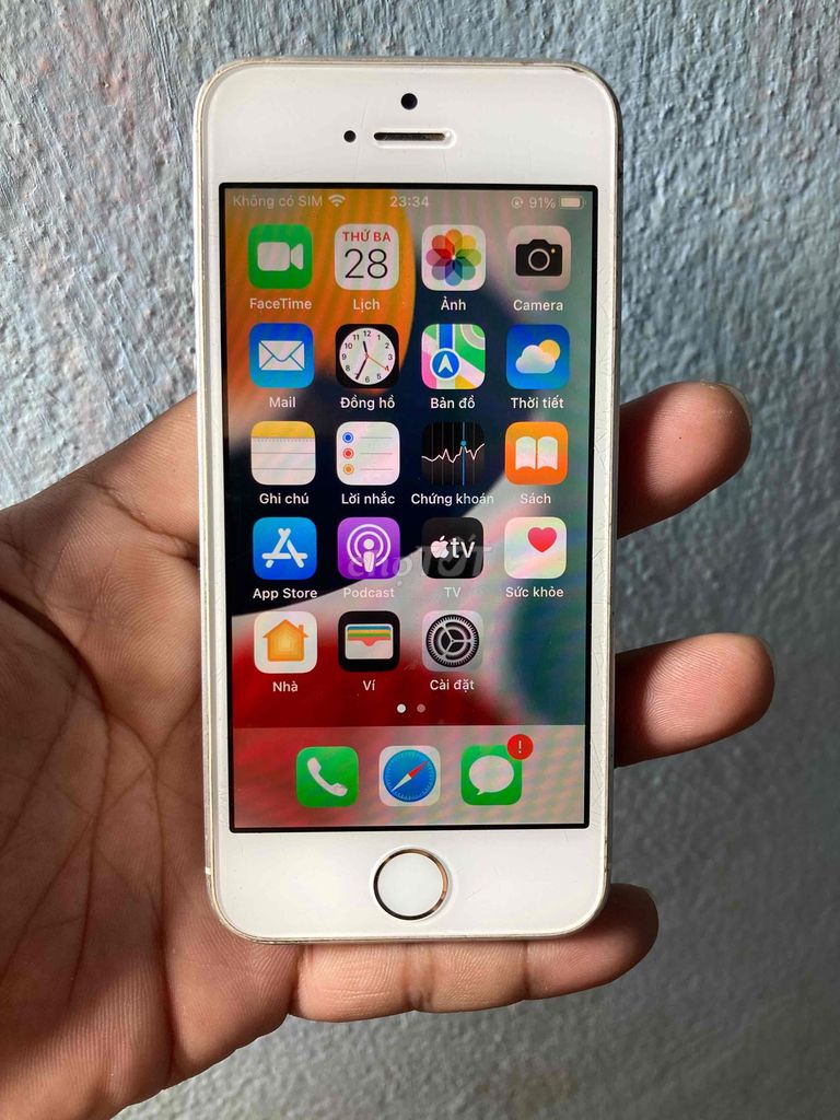 iPhone 5SE quốc tế sài ngon. Mua bán Điện thoại tại Thành phố Thủ Dầu Một Bình Dương được đăng bởi bình tĩnh sống hình 1