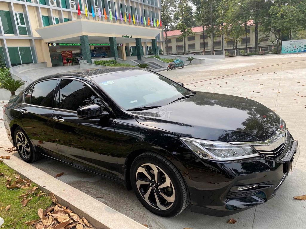 Honda Accord 2018 2.4 AT - còn zin nguyên bản