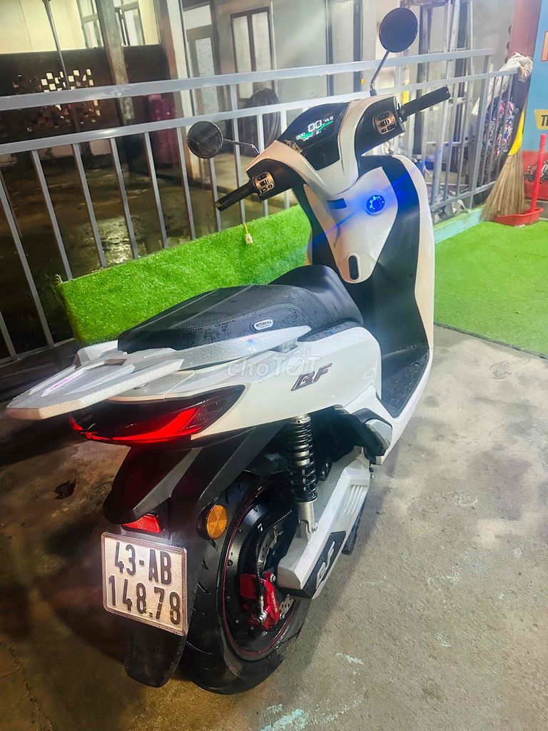 XE MÁY ĐIỆN SH CHÍNH CHỦ Biển 43 BH 2 Năm.. Mua bán Xe điện tại Quận Liên Chiểu Đà Nẵng được đăng bởi Xe Điện Sang Hồng Phát hình 3