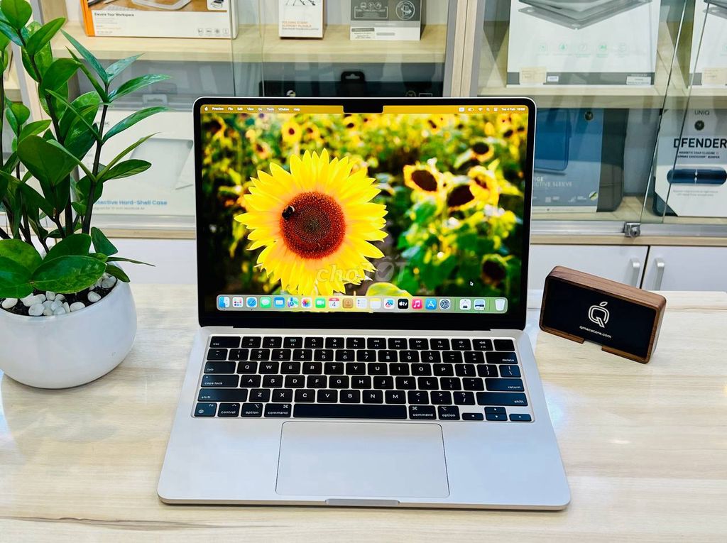 MacBook Air 13" 2022 M2 StarLight RAM 16GB giá tốt