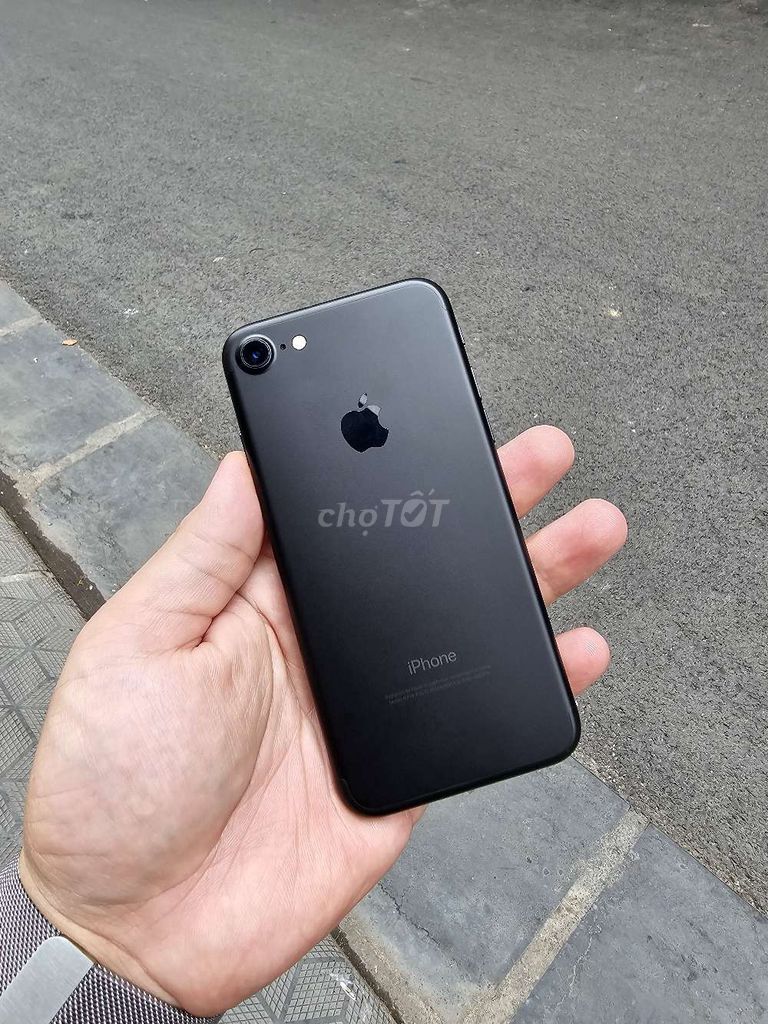 Iphone 7 32g quốc tế màu đen pin 100