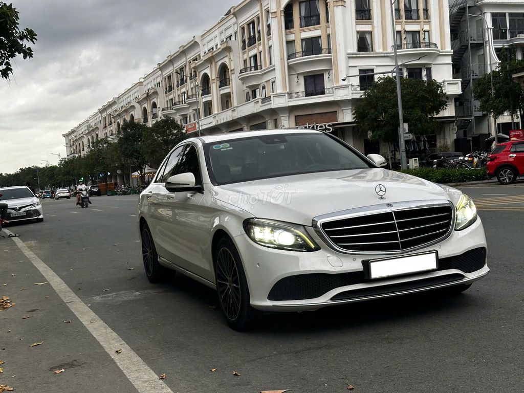 Mercedes Benz  C 200 Exclusive sx 2019  siêu mới. Mua bán Ô tô tại Quận Cầu Giấy Hà Nội được đăng bởi Quân Q Auto hình 3