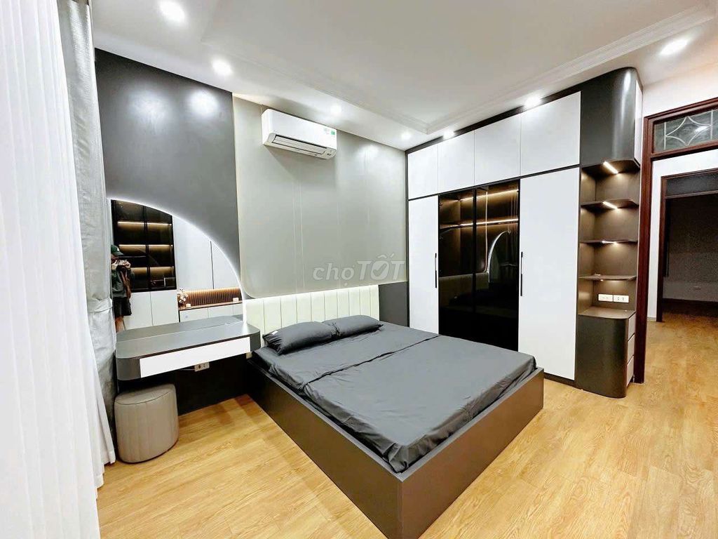 Siêu Vip Phố Cổ Tô Hiệu - Nhà Đẹp - Oto Đỗ Cửa - Sổ Đỏ Cất Két
