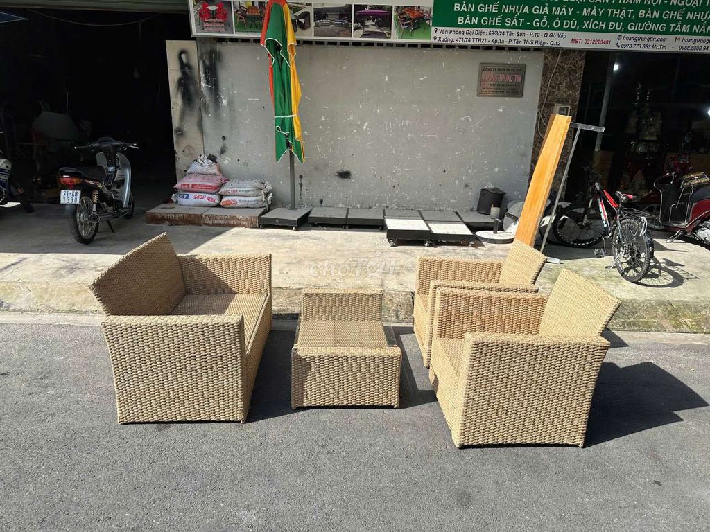 Bộ ghế cafe nhựa giả mây ngoài trời ghế ba so đen. Mua bán Bàn ghế tại Thành phố Thủ Đức Tp Hồ Chí Minh được đăng bởi Bàn Ghế Hoàng Trung Tín  hình 1