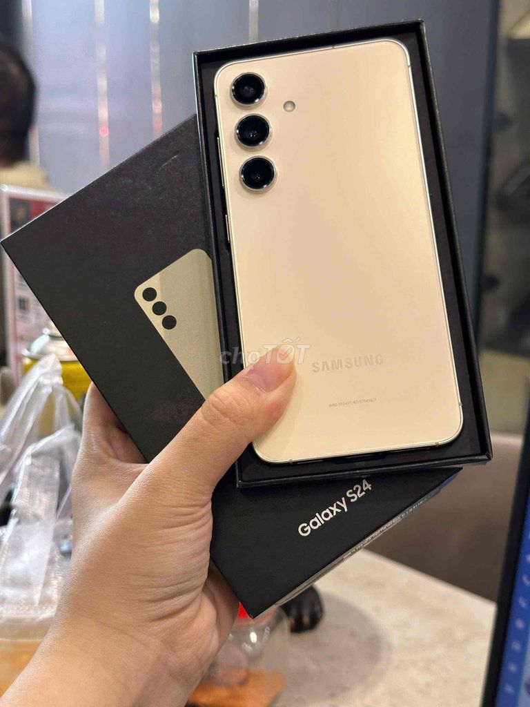 Samsung Galaxy S24 256GB Vàng Fullbox 99% VN/A. Mua bán Điện thoại tại Quận 8 Tp Hồ Chí Minh được đăng bởi CA REM BÁN TÁO hình 1