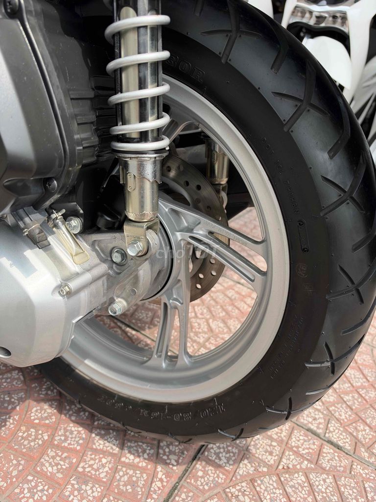 Honda SH 160i 2025 черный глянцевый с номерами Хошимина и переоформлением