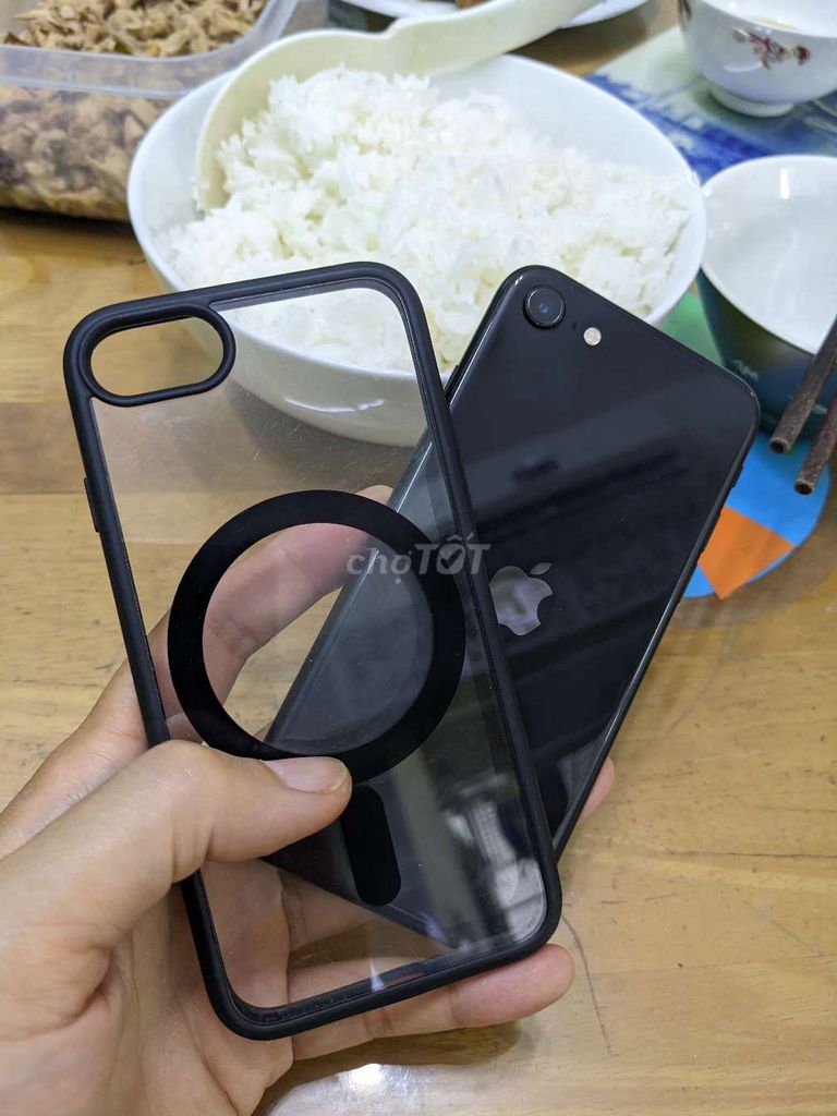 Apple iPhone SE 2020 64GB Đen 99%. Mua bán Điện thoại tại Quận Thanh Xuân Hà Nội được đăng bởi OM hình 1
